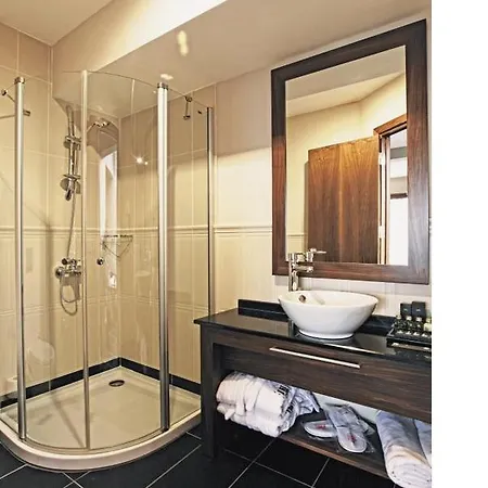 Tiara Thermal & Hotell Bursa